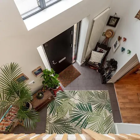 The Mews, 2 Дом отдыха