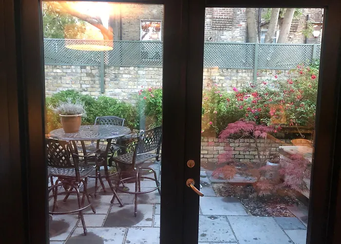 The Mews, 2 Дом отдыха *